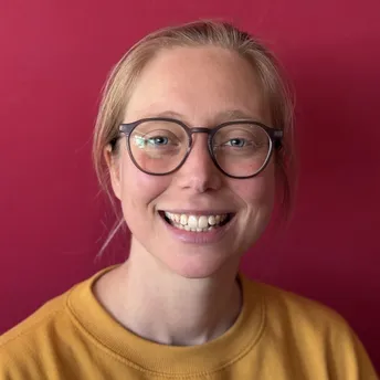 Headshot of Hannah.
