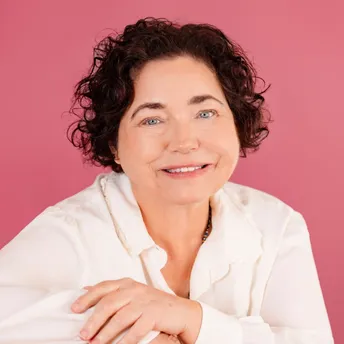 Elaine Buckley headshot.